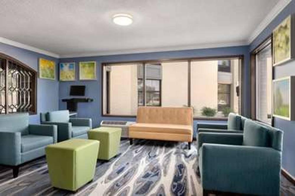DAYS INN & SUITES BY WYNDHAM MERRIL 4