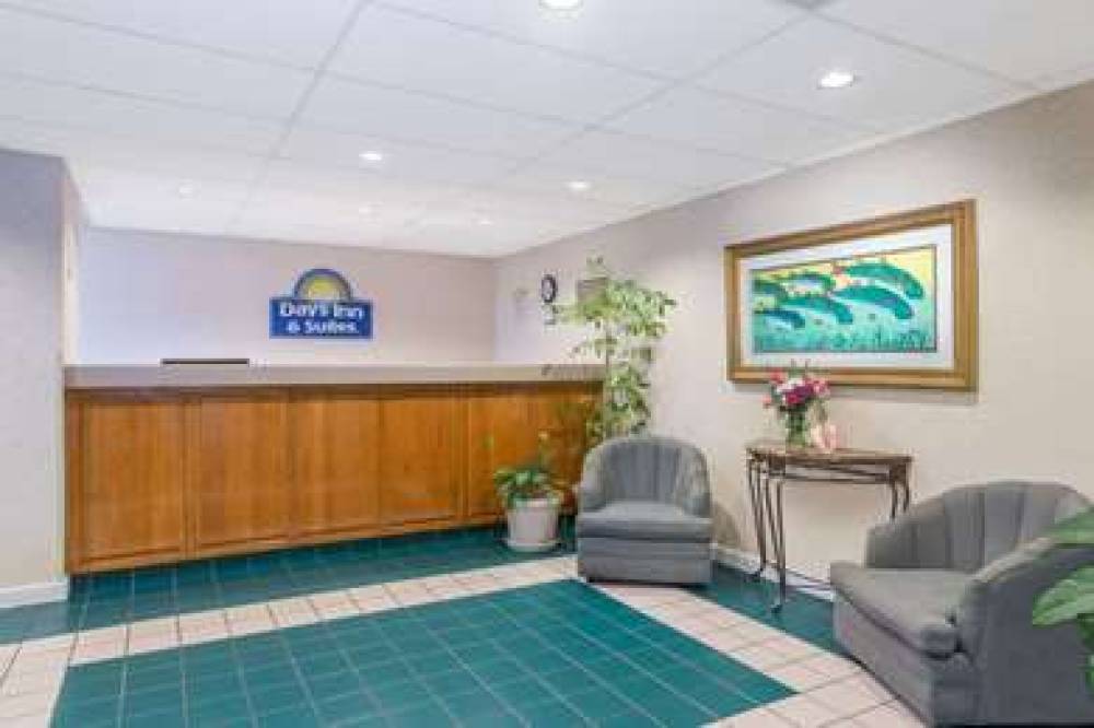 Days Inn & Suites By Wyndham Navarre Conference Center 3