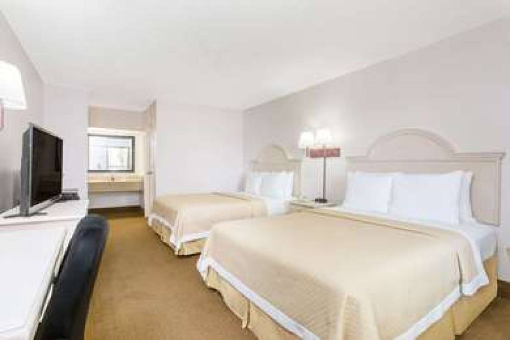 Days Inn & Suites By Wyndham Navarre Conference Center 6