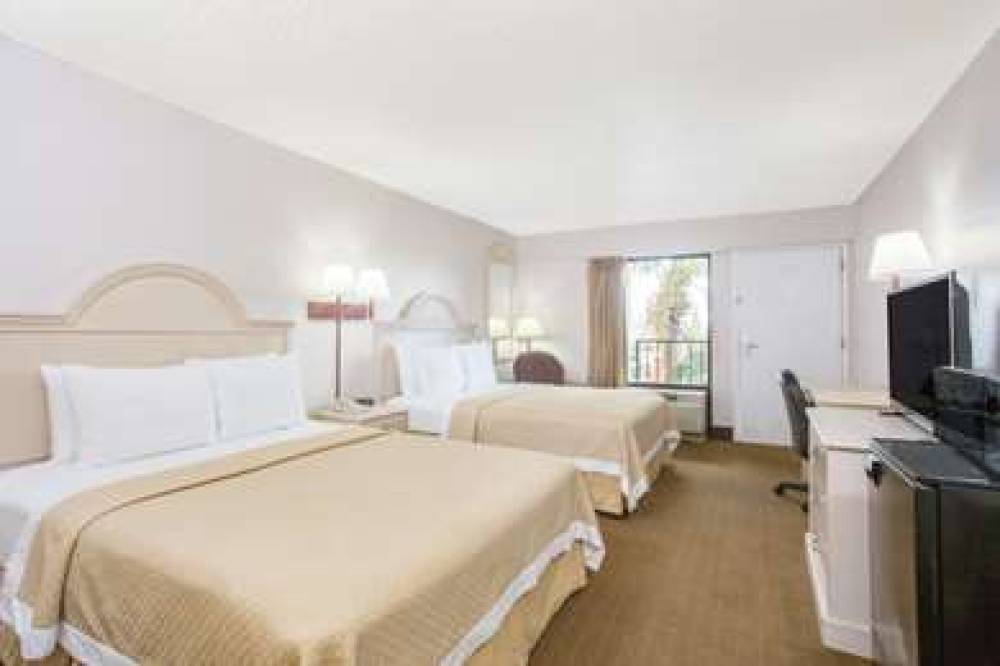 Days Inn & Suites By Wyndham Navarre Conference Center 8