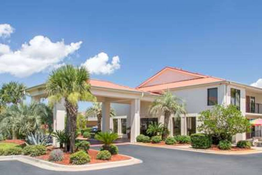 Days Inn & Suites By Wyndham Navarre Conference Center 1