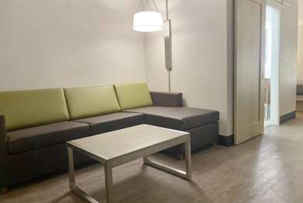 Days Inn & Suites By Wyndham Norcross 8