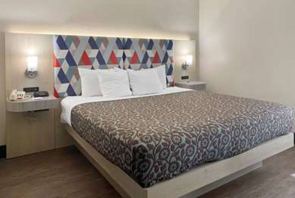Days Inn & Suites By Wyndham Norcross 7