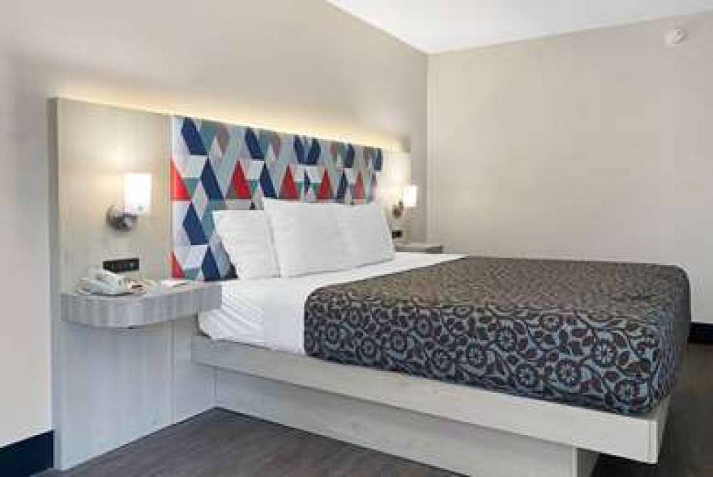 Days Inn & Suites By Wyndham Norcross 6