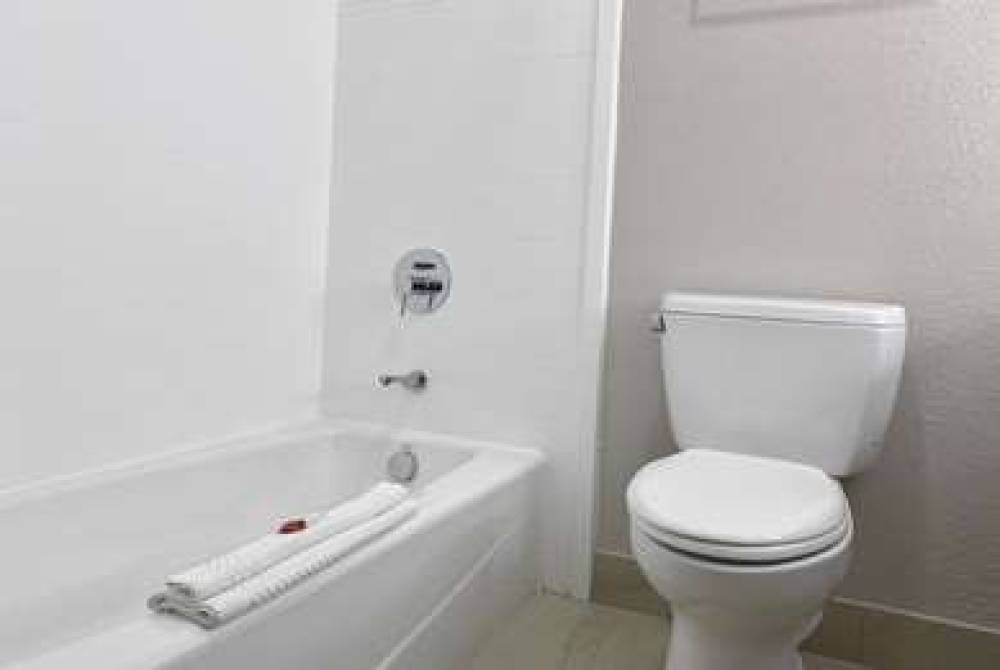Days Inn & Suites By Wyndham Norcross 10