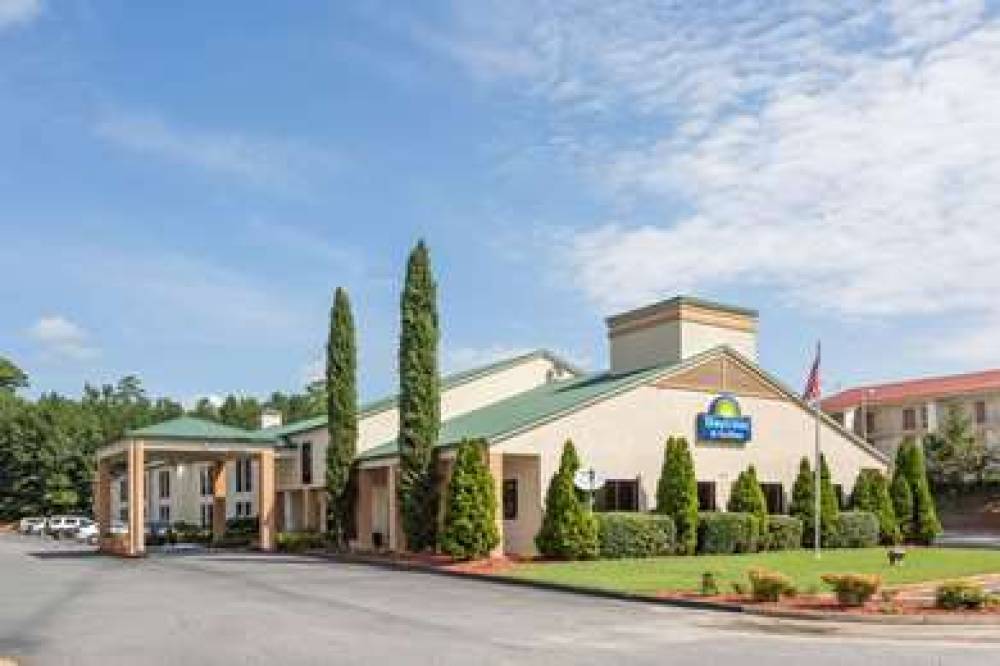 Days Inn & Suites By Wyndham Norcross 1