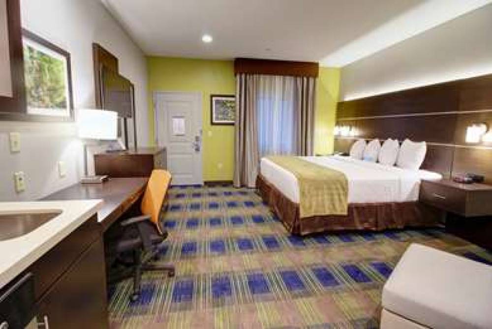 DAYS INN & SUITES BY WYNDHAM, PORT 9