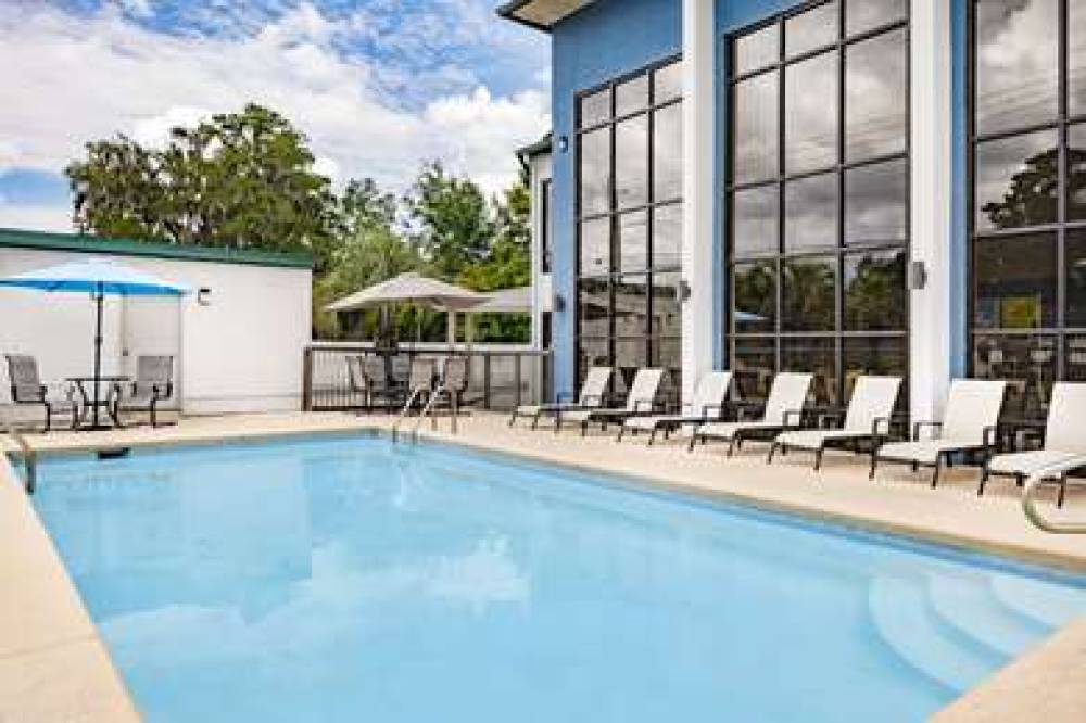 DAYS INN & SUITES BY WYNDHAM SAVANN 8