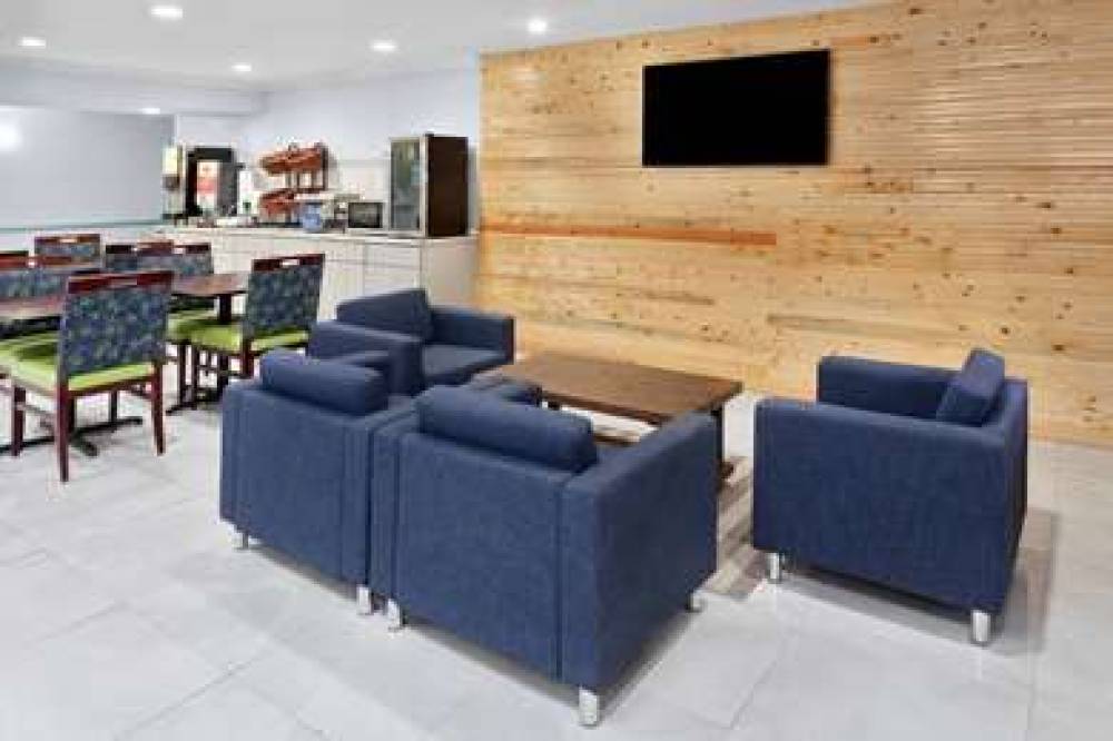 DAYS INN & SUITES BY WYNDHAM SILER 7