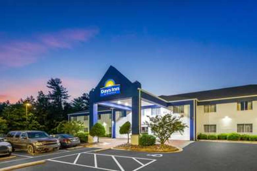 DAYS INN & SUITES BY WYNDHAM SILER 3