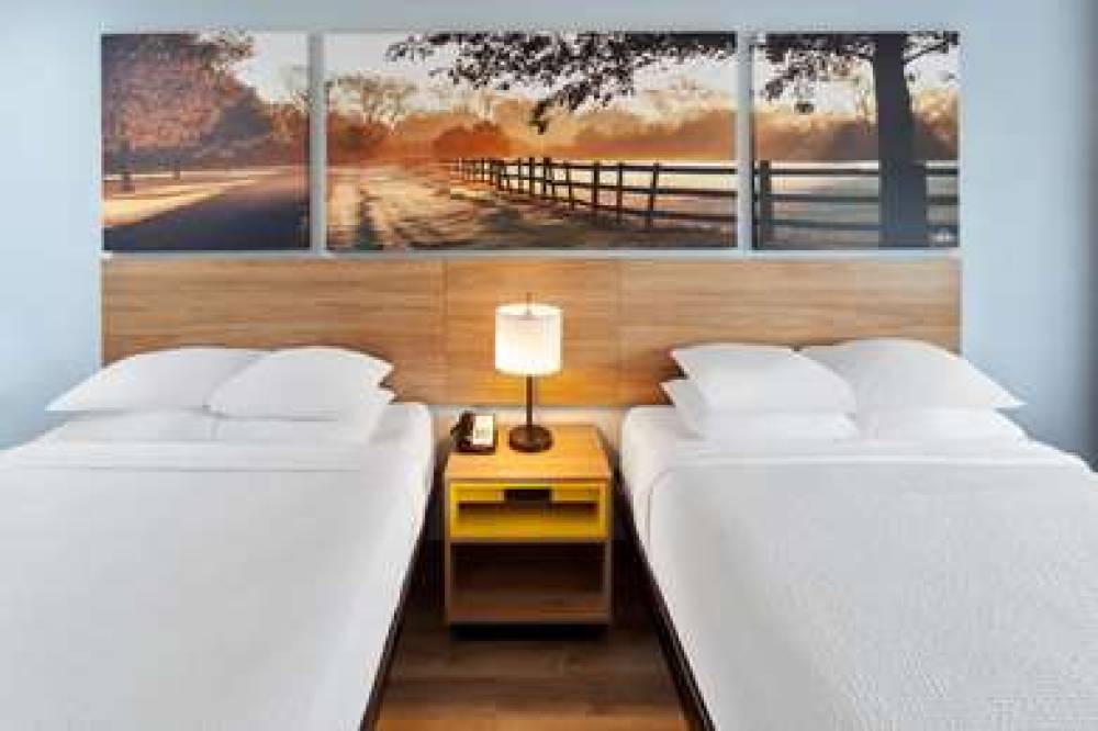DAYS INN & SUITES BY WYNDHAM SILER 10