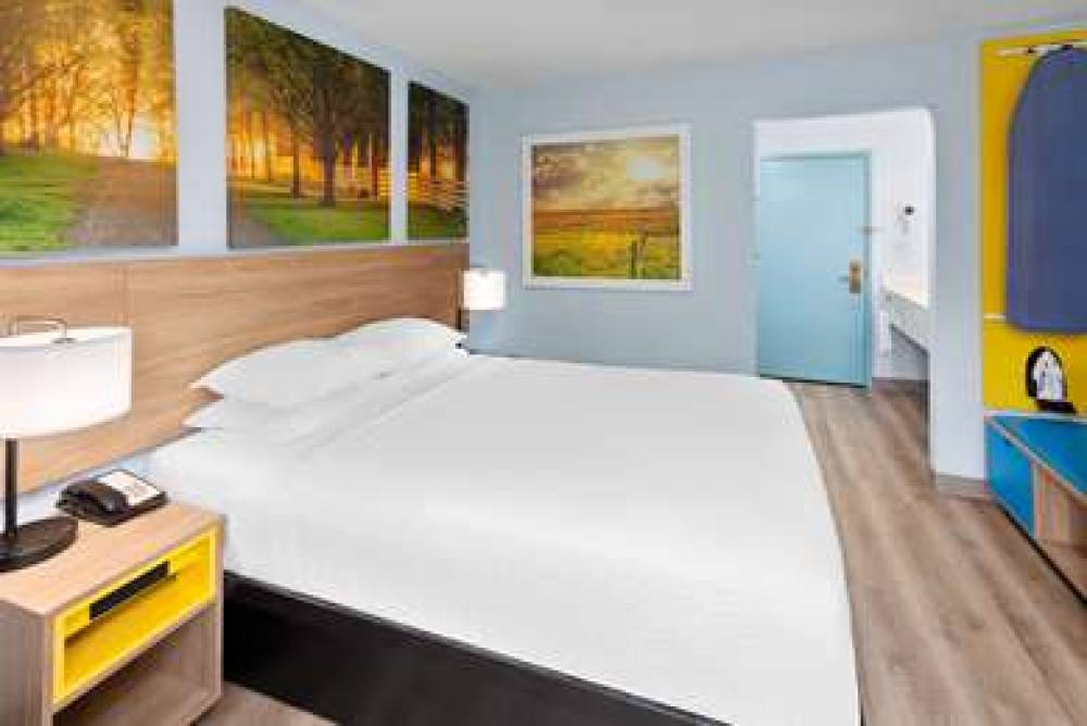 DAYS INN & SUITES BY WYNDHAM SILER 8