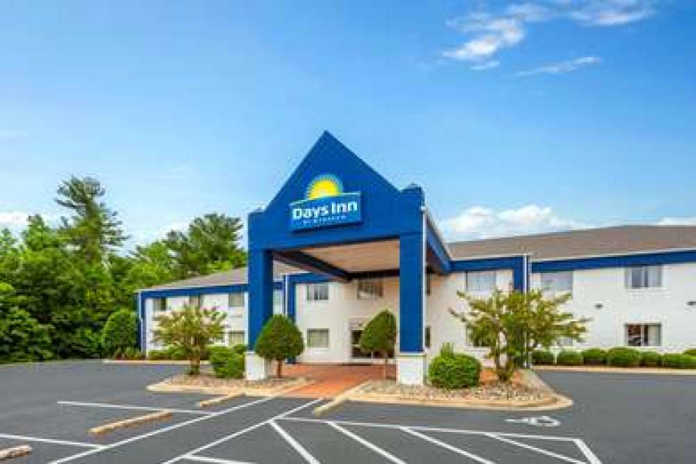 DAYS INN & SUITES BY WYNDHAM SILER 1