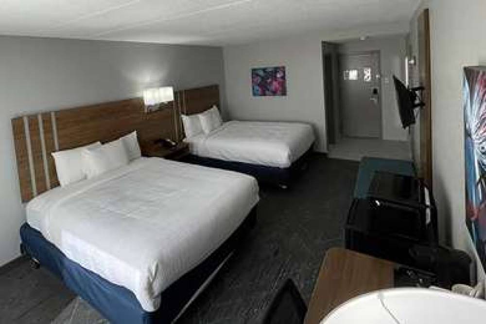 DAYS INN & SUITES BY WYNDHAM SPRING 8