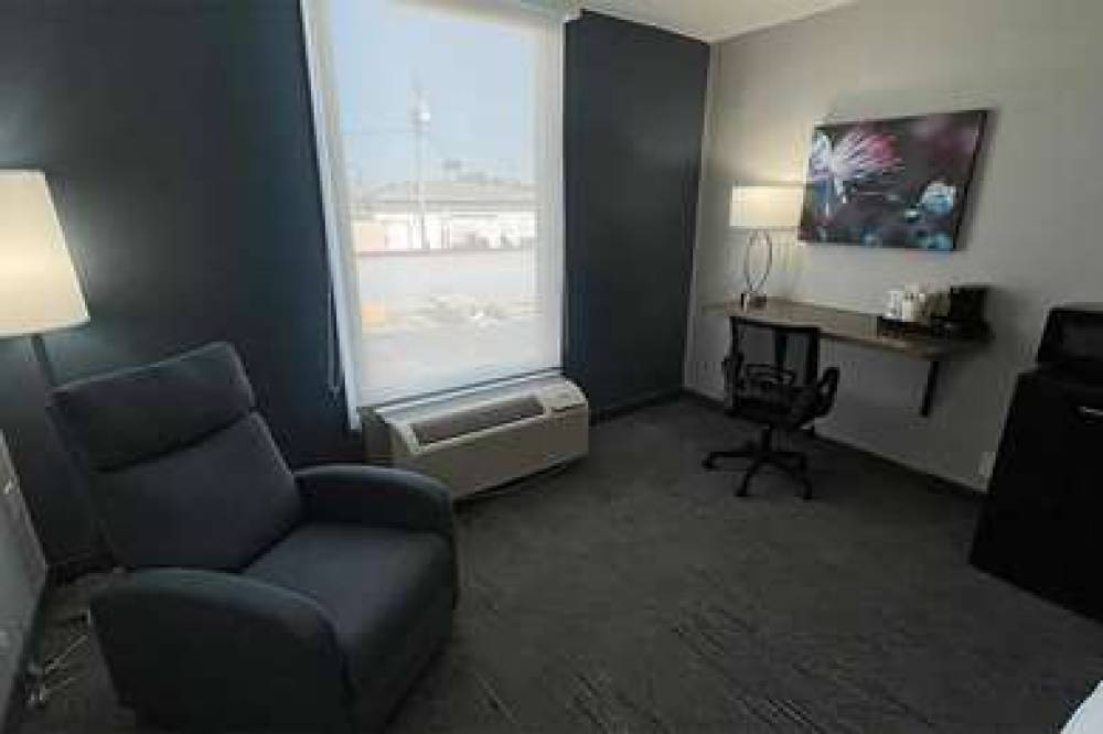 DAYS INN & SUITES BY WYNDHAM SPRING 5