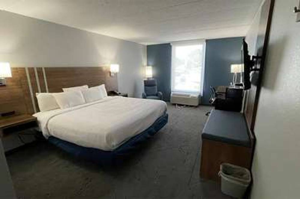 DAYS INN & SUITES BY WYNDHAM SPRING 6