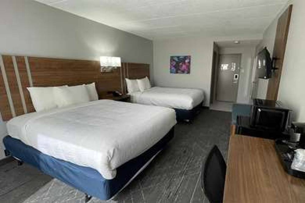 DAYS INN & SUITES BY WYNDHAM SPRING 9