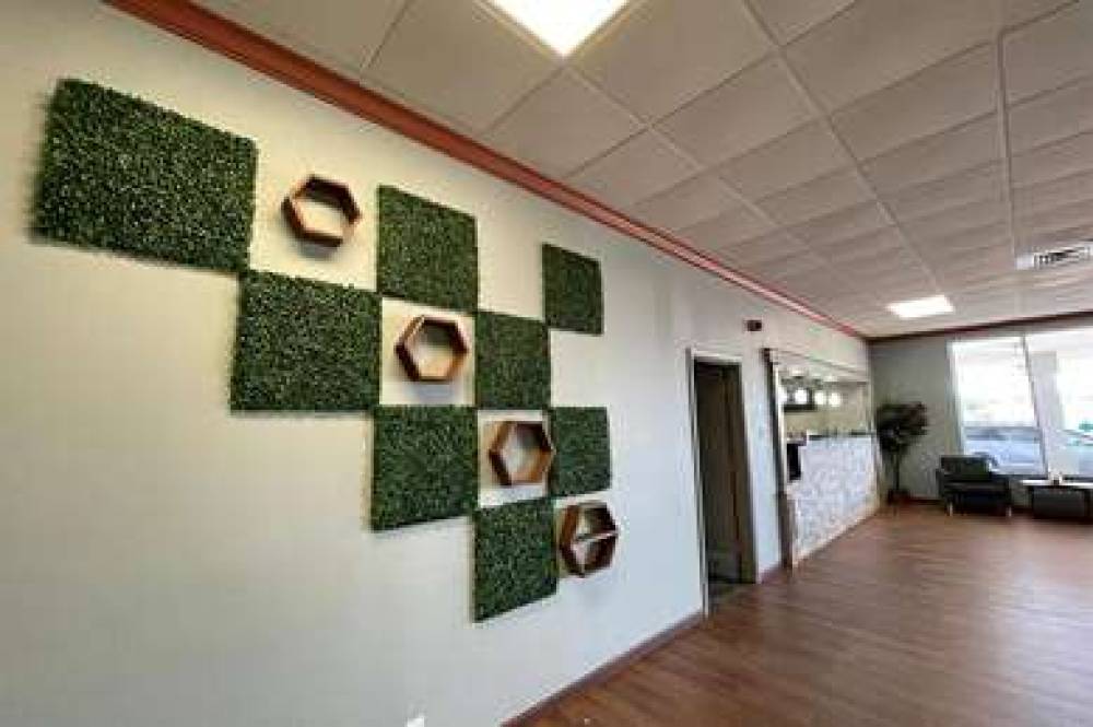 DAYS INN & SUITES BY WYNDHAM SPRING 2