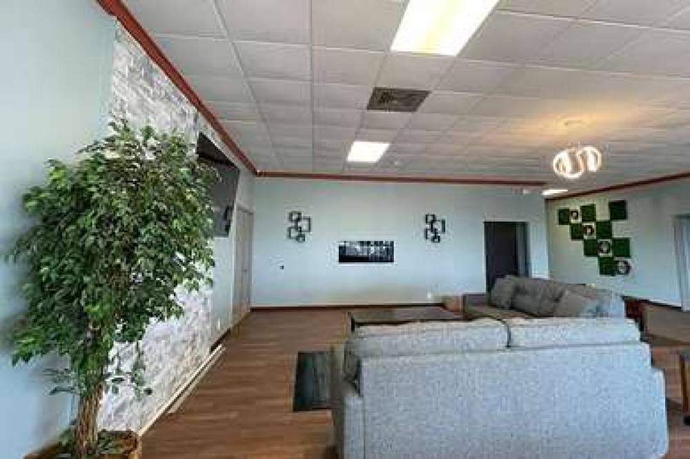 DAYS INN & SUITES BY WYNDHAM SPRING 4