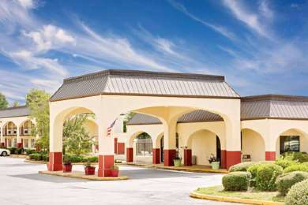 Days Inn & Suites By Wyndham Starkville