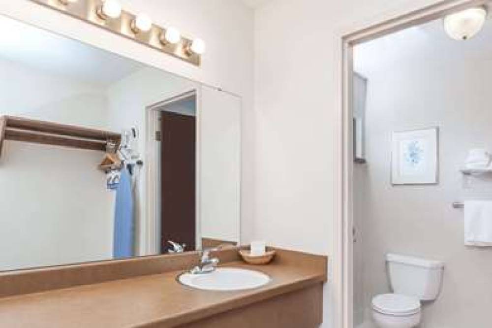 Days Inn & Suites By Wyndham Sunnyvale 8