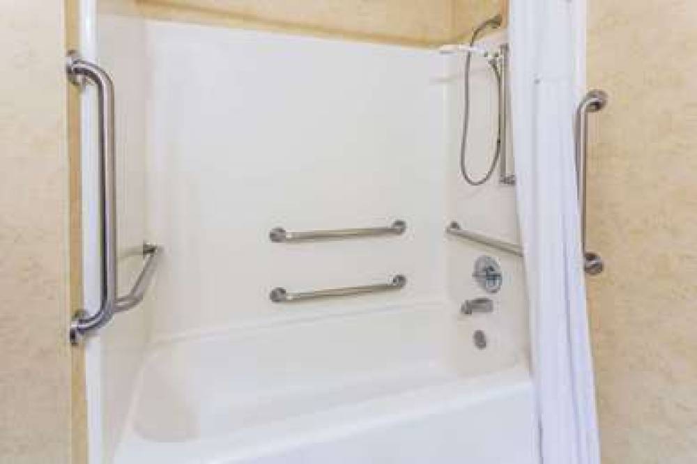 Days Inn & Suites By Wyndham Vancouver 6