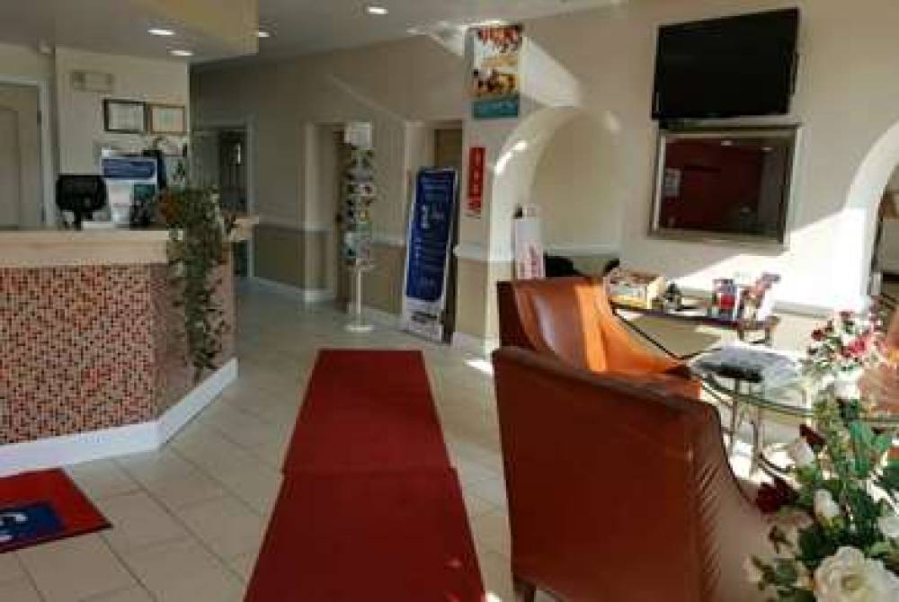 DAYS INN & SUITES BY WYNDHAM W 7