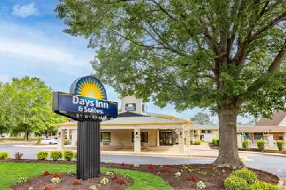 DAYS INN & SUITES BY WYNDHAM W 5