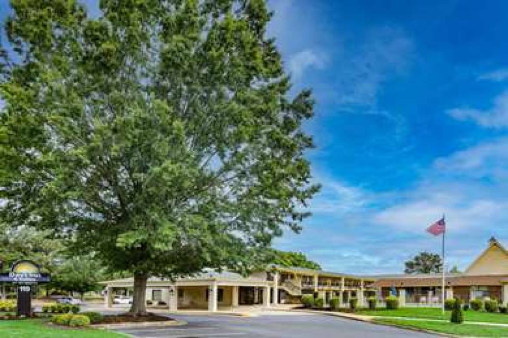 DAYS INN & SUITES BY WYNDHAM W 3