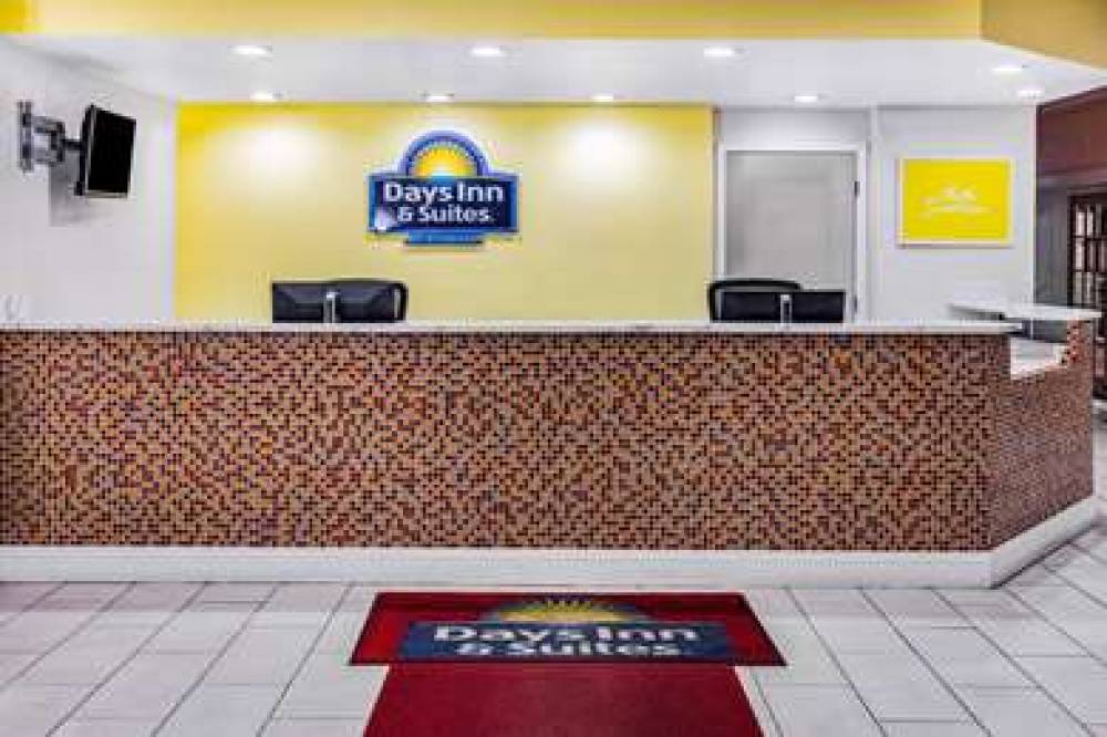 DAYS INN & SUITES BY WYNDHAM W 10