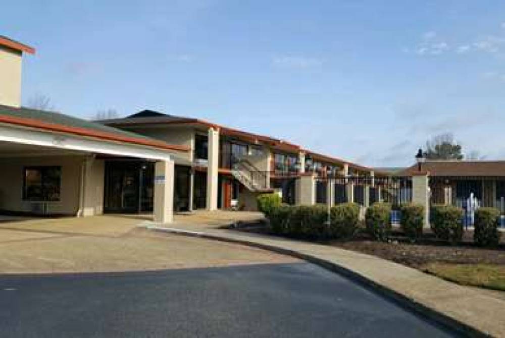 DAYS INN & SUITES BY WYNDHAM W 1