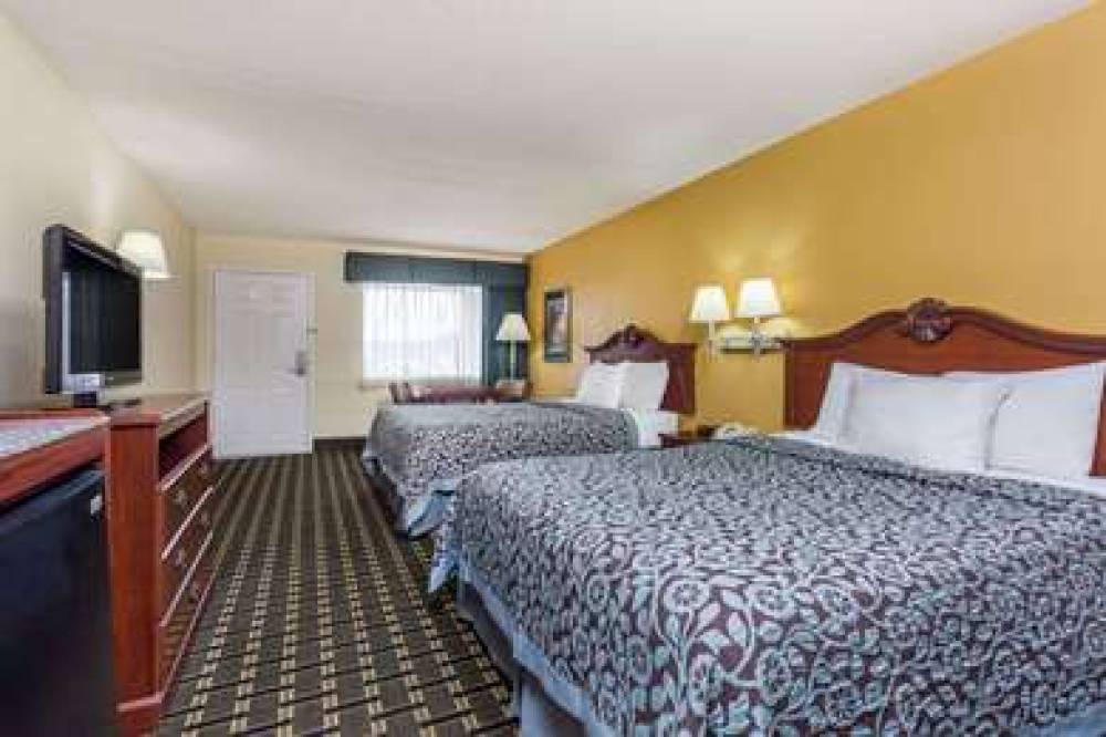 DAYS INN & SUITES BY WYNDHAM WARNER 5