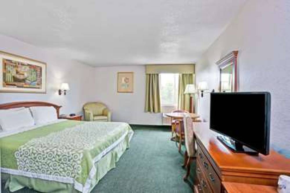 Days Inn & Suites Fullerton 8