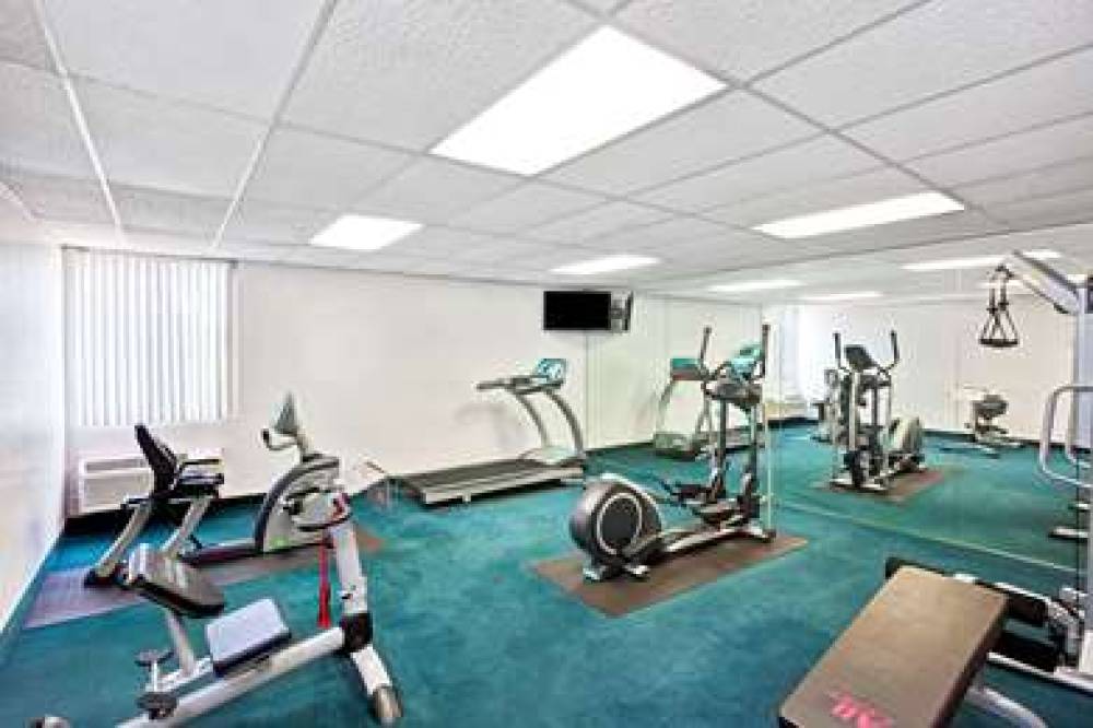 Days Inn & Suites Fullerton 4