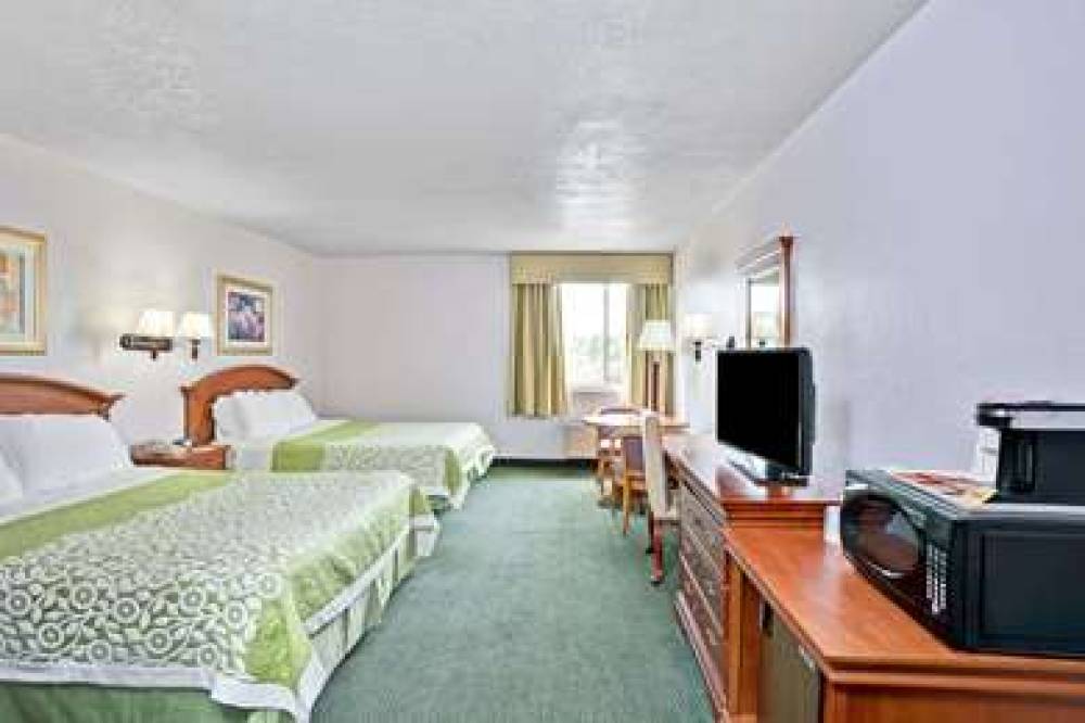 Days Inn & Suites Fullerton 9