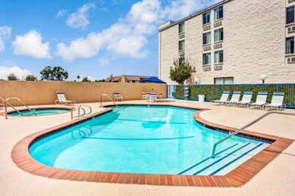 Days Inn & Suites Fullerton 3