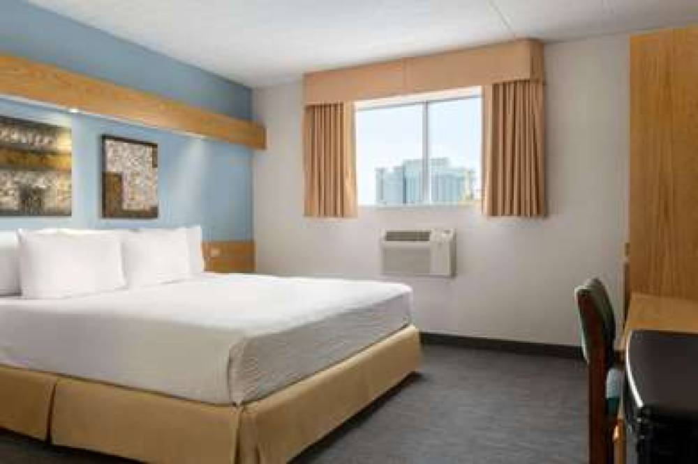 DAYS INN & SUITES - NIAGARA FALLS C 10