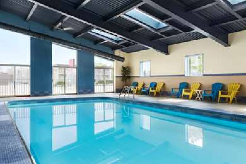 DAYS INN & SUITES - NIAGARA FALLS C 4