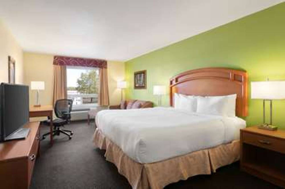 Days Inn & Suites - Thompson 9
