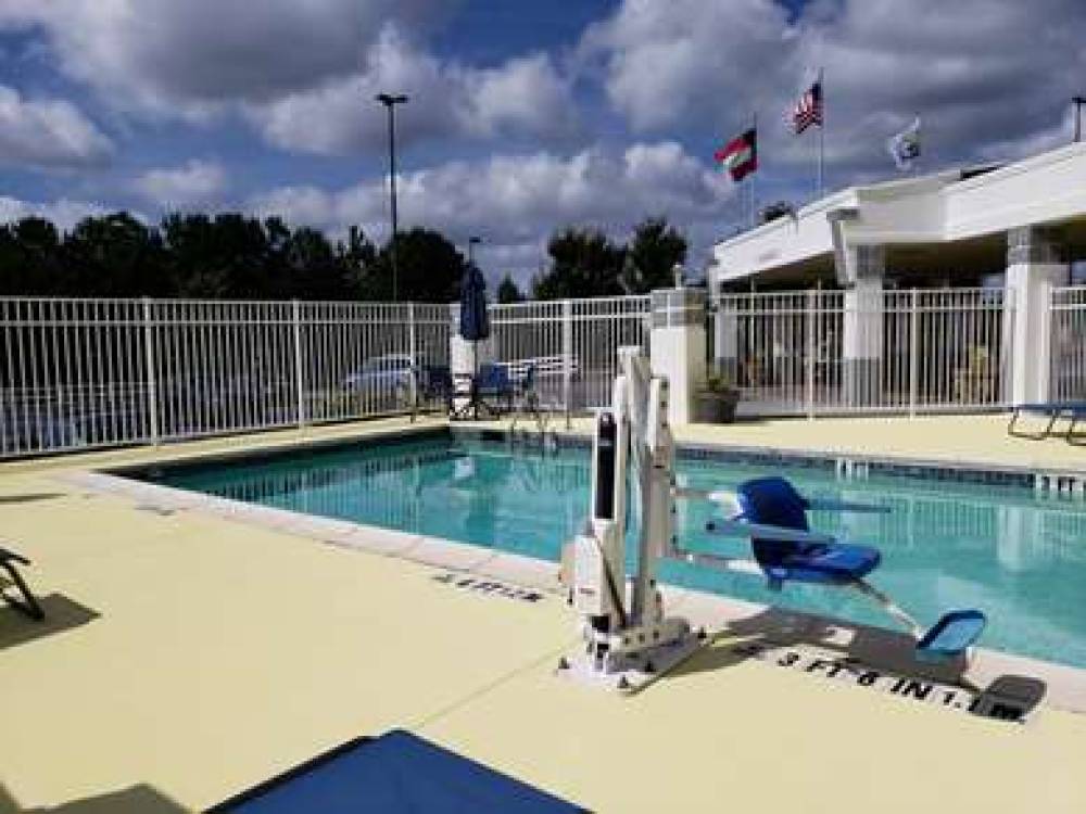 DAYS INN & SUITES UNION CITY 4