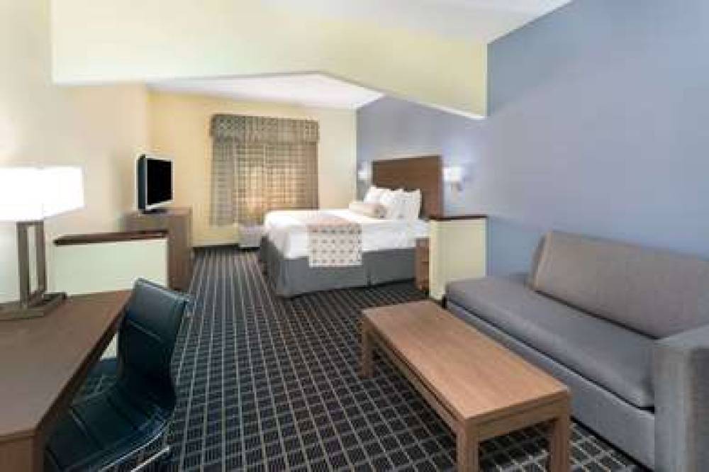DAYS INN & SUITES UNION CITY 7