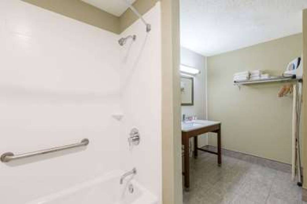 DAYS SUITES BIG SPRING 5