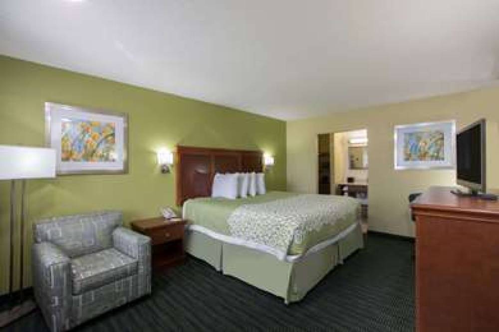 DAYS SUITES BIG SPRING 4