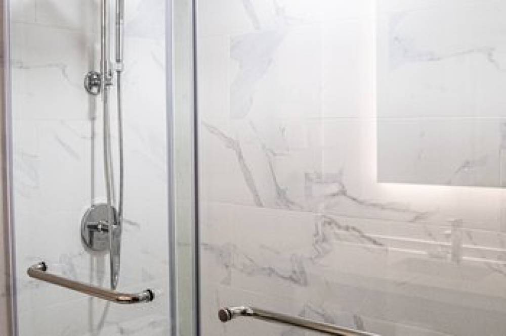 Delta Hotels By Marriott Cincinnati Sharonville 10