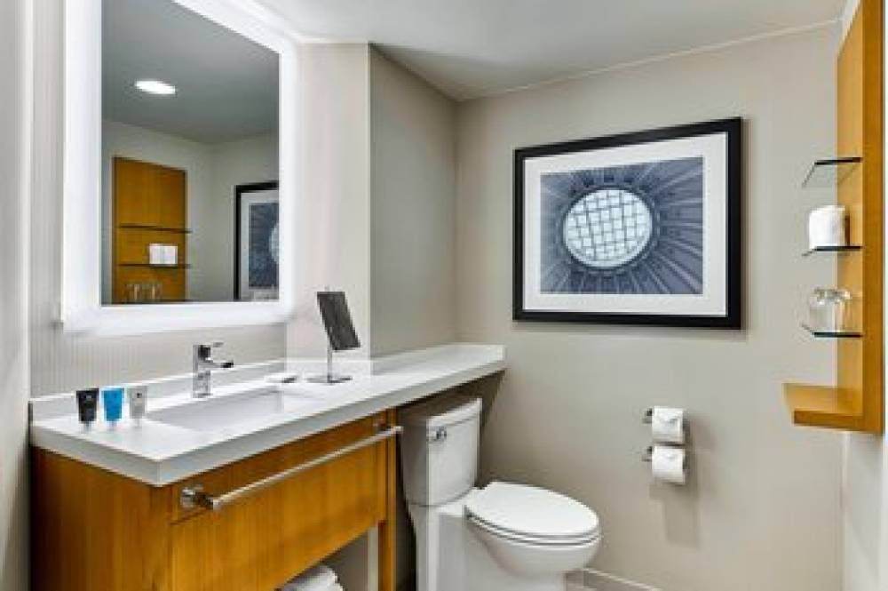 Delta Hotels By Marriott Richmond Downtown 9