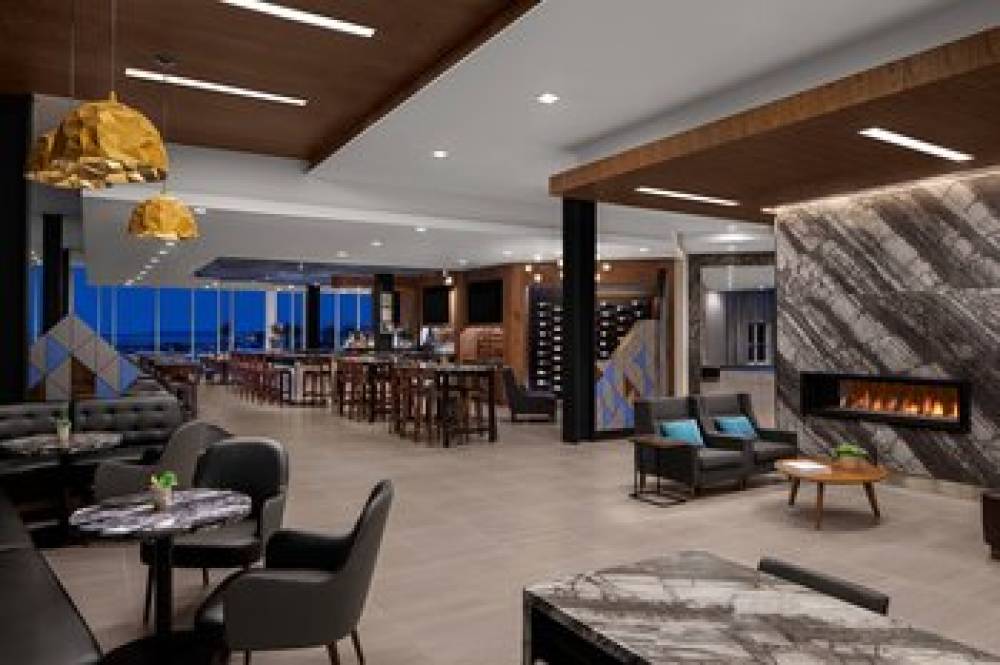 Delta Hotels By Marriott Thunder Bay 5