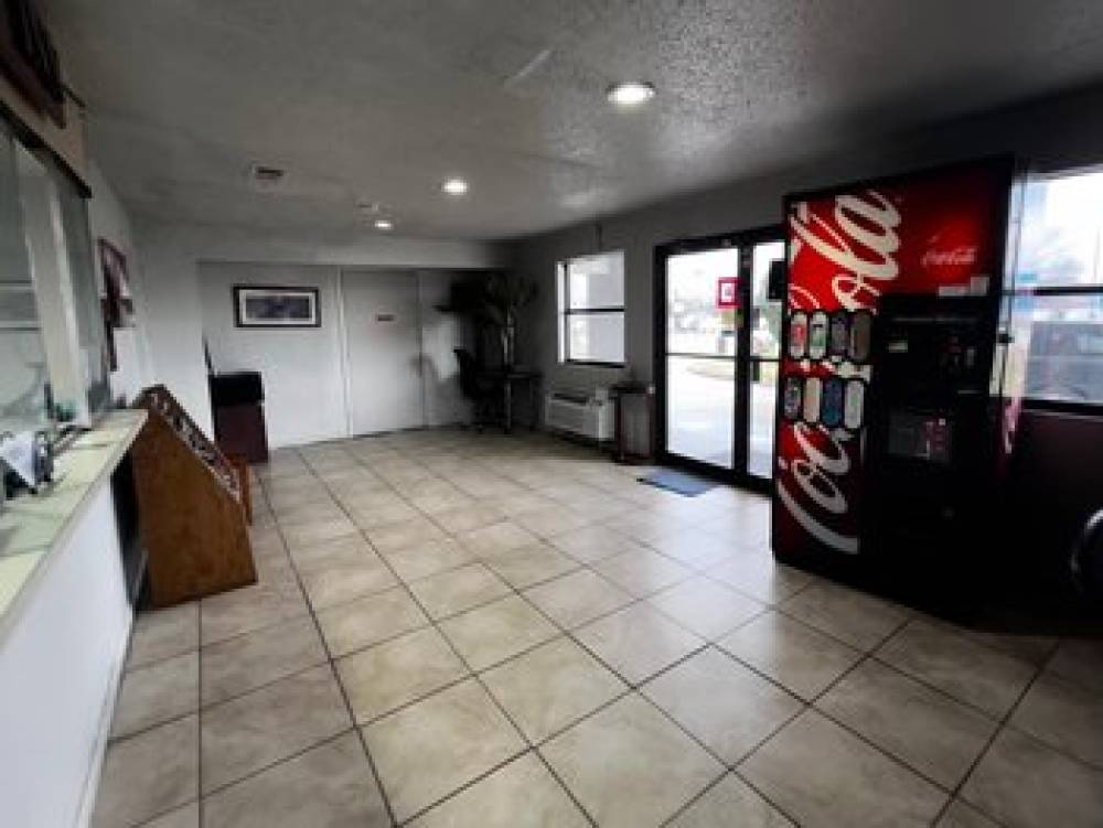 Deluxe Inn Motel By OYO Grand 4