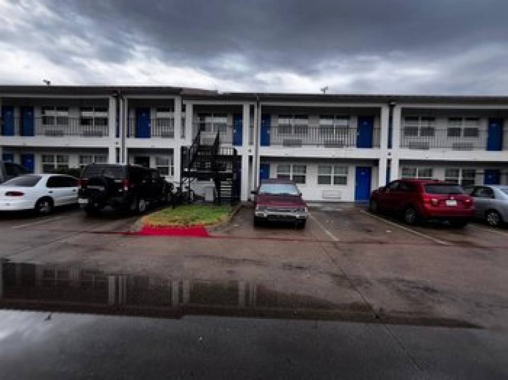 Deluxe Inn Motel By OYO Grand 6