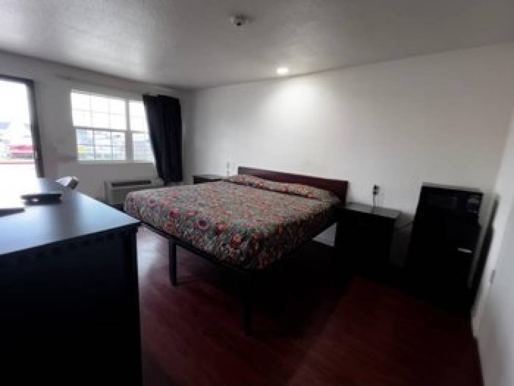 Deluxe Inn Motel By OYO Grand 10