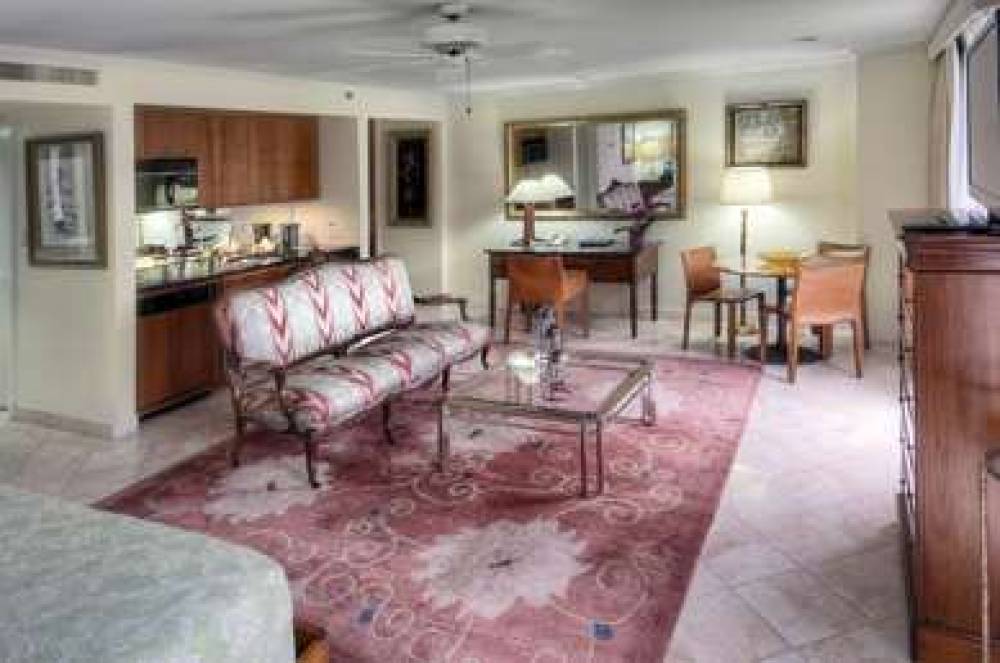 Dinahs Garden Hotel 4